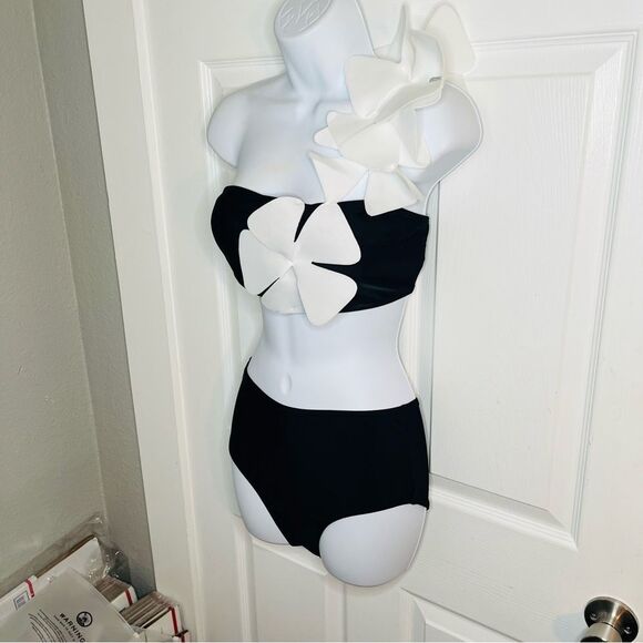 Davi & Dani One Shoulder Flower Two Piece Swim Set Black & White Bikini S NWT - Picture 7 of 12